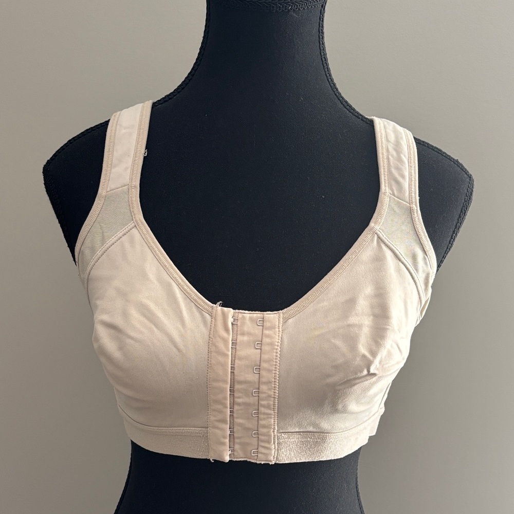 Leonisa adjustable Front-Closure and shoulder strap nursing/Comfort Bra in Cream